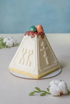 Tasty curd or souffle Easter cake with chocolate decor and eggs Stock Photos