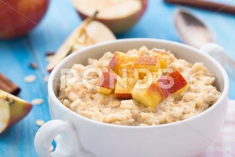 Tasty oatmeal with apples and cinnamon Stock Photos