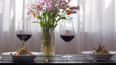 Tasty risotto with veal fillet prepared for two Vídeo Stock 106935373