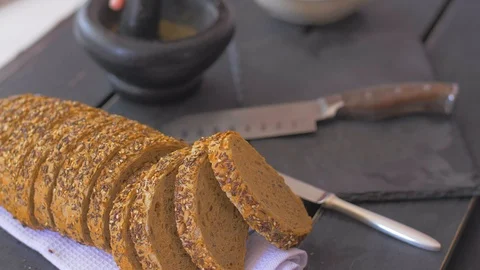 Tasty whole-grain bread on a black background Vídeos de archivo 109550536