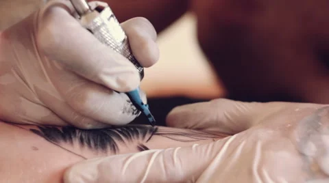 Tatoo master makes drawing Stock Footage 40614754
