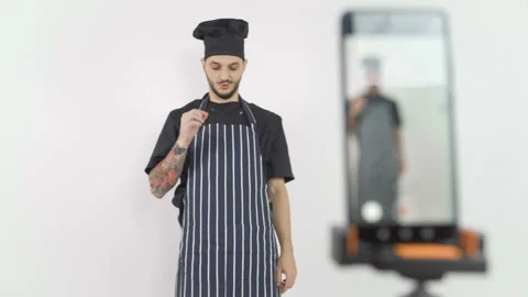 Tatooed chef livestream e learning Video stock 143637639