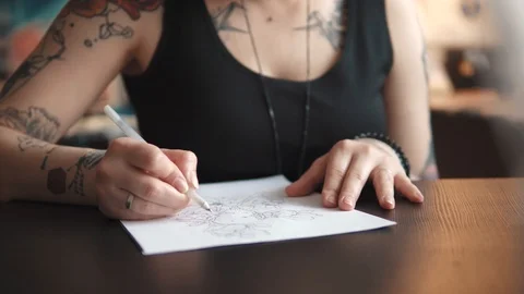 People Outline Clipart-tattoo artist making tatoo black outline clipart