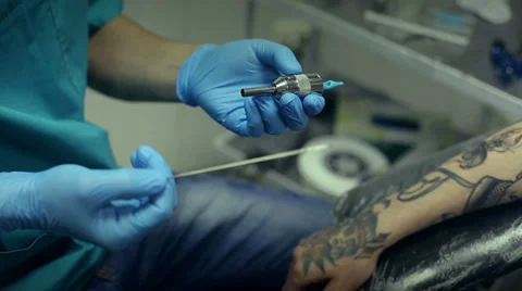 Tattoo artist working. Stock Footage 39674030