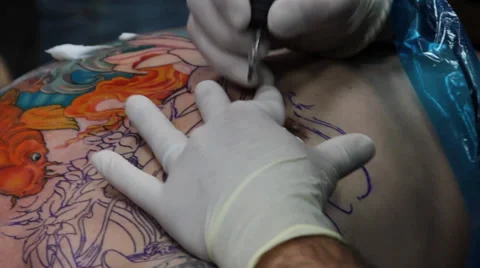 Tattoo Artist Working Vídeos de archivo 39828441