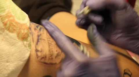 Tattoo Artist Working Stock Footage 39828490