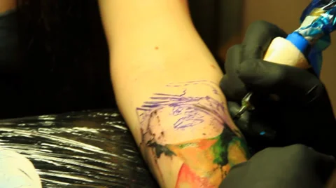 Tattoo Artist Working Stock-Footage 39829038
