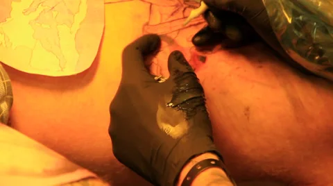 Tattoo Artist Working Stock-Footage 39858305