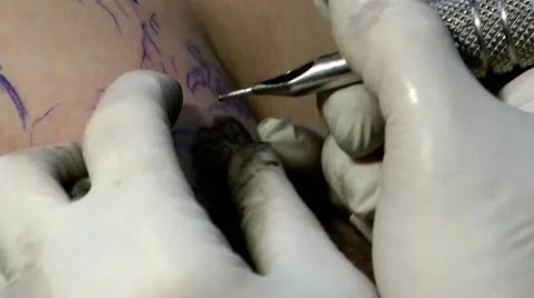 Tattoo being applied Vídeo Stock 10574593