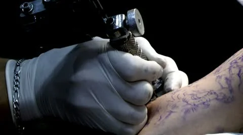 Tattoo being applied Vídeo Stock 10574797