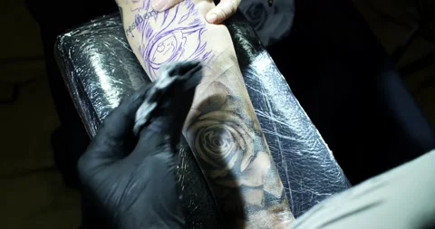 Tattoo machine. creating picture on hand with it in salon Stock Footage 139707728