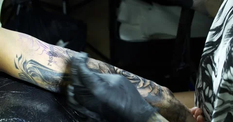 Tattoo machine. creating picture on hand with it in salon Stock Footage 139707817