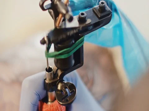 Tattoo machine in work 库存影片 70137235