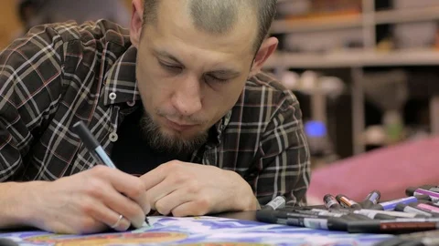 Tattoo master draw picture 動画素材 88377605