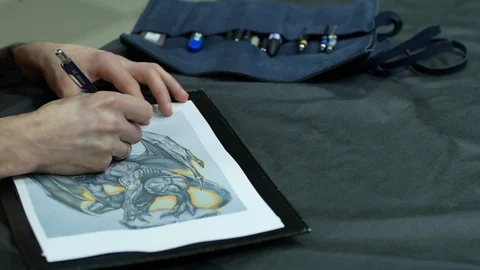 Tattoo master draw picture Stock Footage 88377948