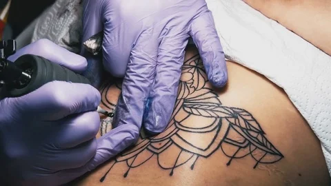 Tattoo master makes the tattoo close-up Stock Footage 73142139
