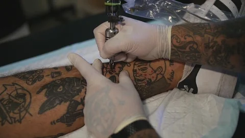 Tattoo parlor tattoo machine slow motion Stock Footage 146522097