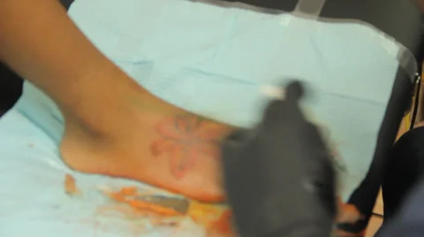 Tattoo shop 2 Vídeo Stock 36740847