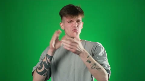 Tattooed man applause with clapping hands 库存影片 209133138