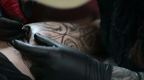 Tattooing comming into focus Stock Footage 47469636