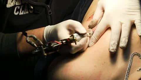 Tattooing 库存影片 10752692