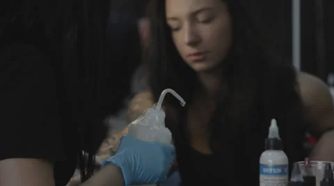 Tattooist making of tattoo Stock Footage 39527892