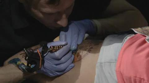 Tattooist making of tattoo Stock Footage 39557725