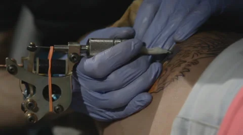 Tattooist making of tattoo Stock Footage 39557898