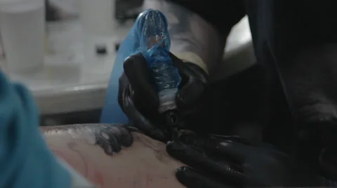 Tattooist making of tattoo Stock Footage 39558092