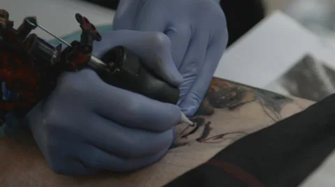 Tattooist making of tattoo Stock Footage 39558101