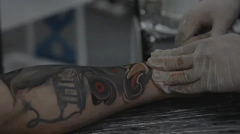 Tattooist making of tattoo Stock Footage 39558197