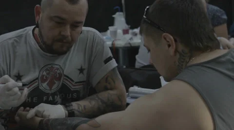 Tattooist making of tattoo Stock Footage 39577200
