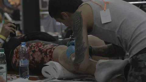 Tattooist making of tattoo Stock Footage 39577266