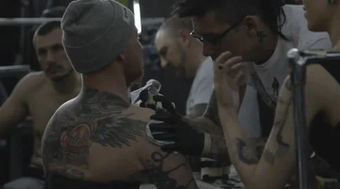 Tattooist making of tattoo Stock Footage 39577285