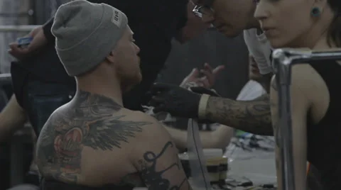 Tattooist making of tattoo Stock Footage 39577289