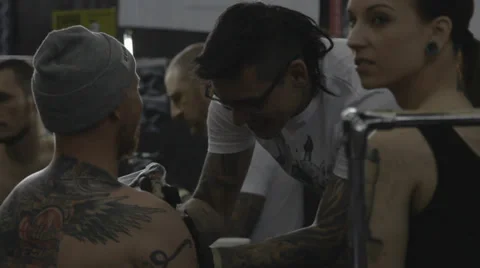 Tattooist making of tattoo Stock Footage 39577505