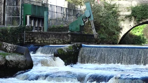 Tavistock Devon England. The River Tavy weir. 動画素材 131880149