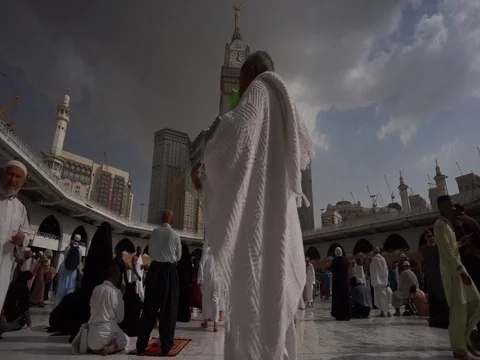 Tawaf ritual in hajj Stock Footage 111684020