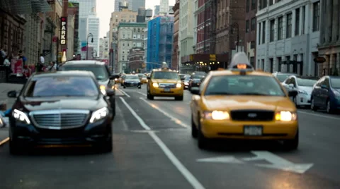Taxi Cab pulls over in Lower Manhattan, New York 库存影片 40391297