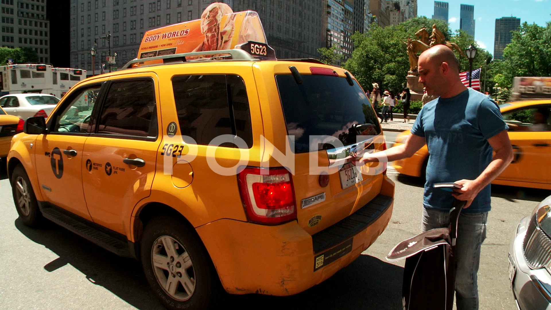 S'pore taxi driver returns passenger's Hermes shopping bag
