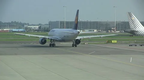 Taxiing plane Stock Footage 8621363