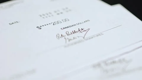Taxpayer rebate cheques designed to help Ontario residents cope with financ.. Vídeo Stock 300737088