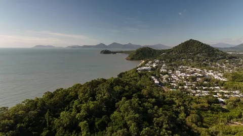 Taylor Point and Trinity Beach, Cairns, Queensland, Australia: 4K Aerial Drone Видео 311218261