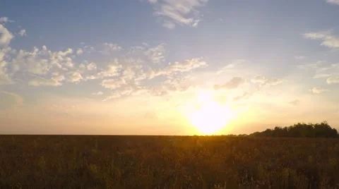 Taymlaps. Running clouds. Evening sky, red sunset. 库存影片 56077645