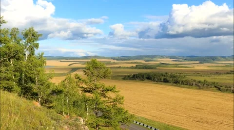 Taymlaps running clouds over fields and hills Vídeo Stock 67435381