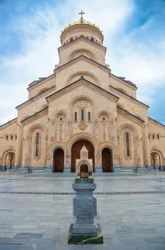 Tbilisi Saint Trinity Sameba Cathedral with small copy Foto stock