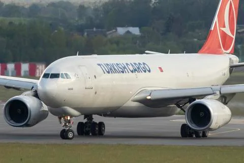 TC-JDR TURKISH AIRLINES AIRBUS A330-200F Stock Photos