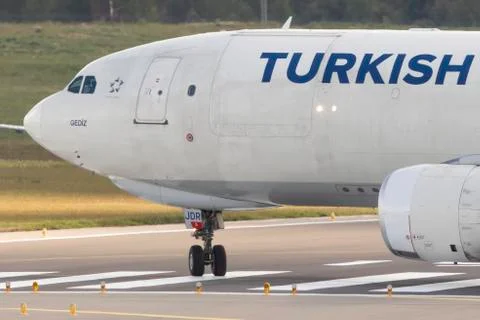 TC-JDR TURKISH AIRLINES AIRBUS A330-200F Stock Photos