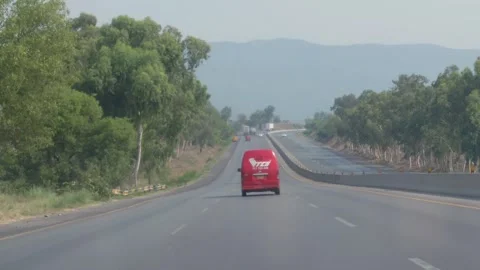TCS Express Delivery Van On Motorway: Islamabad, Pakistan 15 Jun 2026 Vidéo 337157064
