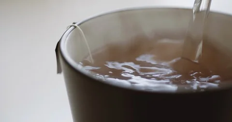 Tea bag is brewed in a mug Stock-Footage 105176095